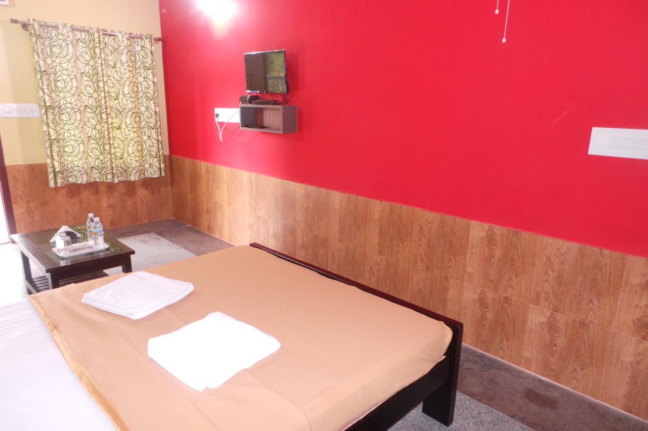 Iroomz Sri Vinayaka Comfort Virajpet Exterior foto