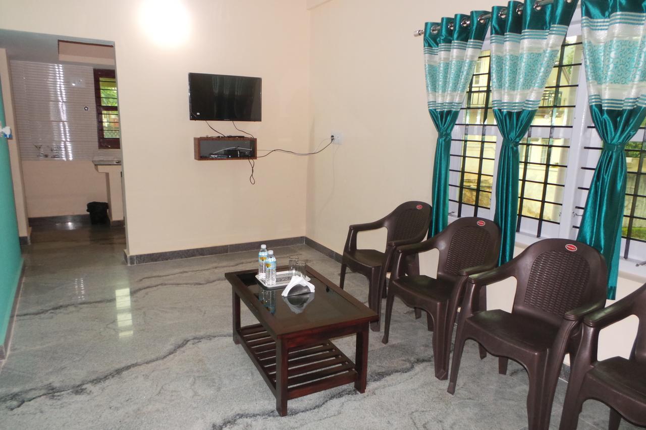 Iroomz Sri Vinayaka Comfort Virajpet Exterior foto