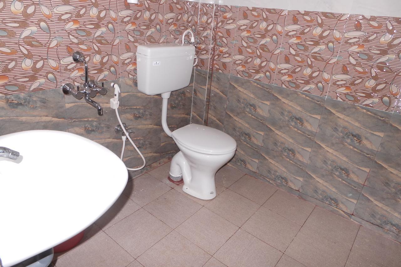 Iroomz Sri Vinayaka Comfort Virajpet Exterior foto