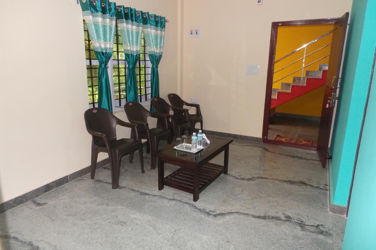 Iroomz Sri Vinayaka Comfort Virajpet Exterior foto