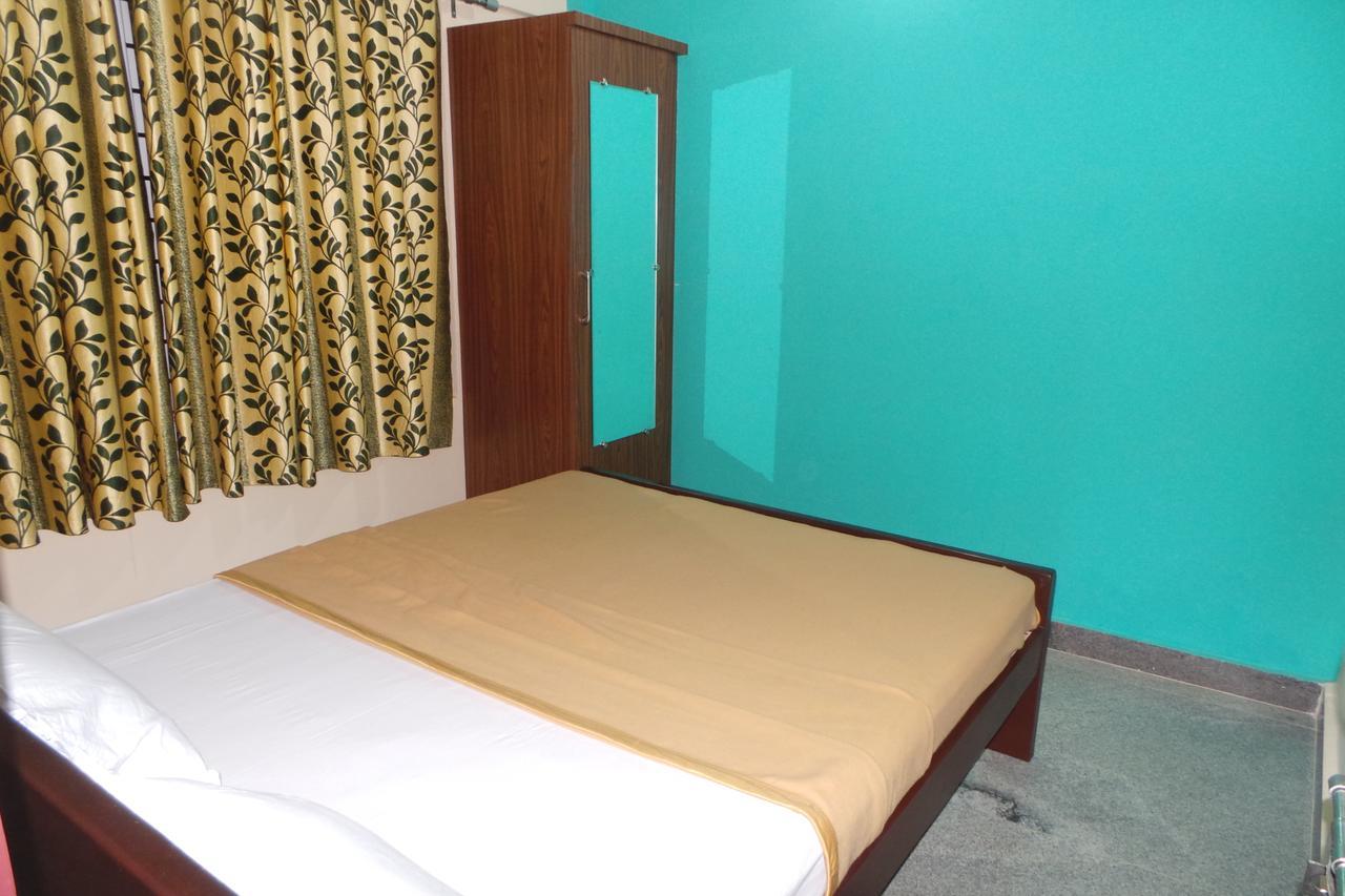 Iroomz Sri Vinayaka Comfort Virajpet Exterior foto