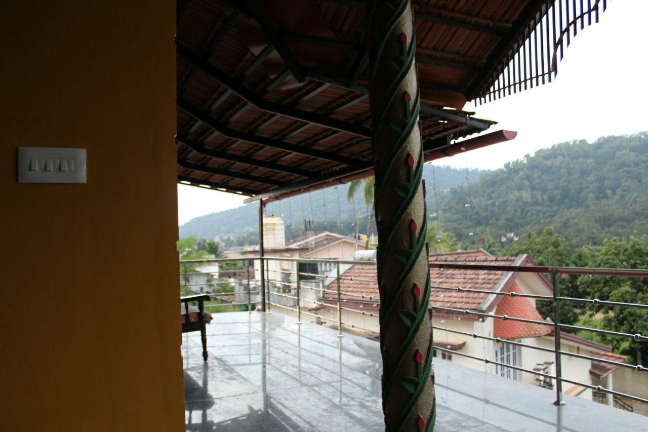 Iroomz Sri Vinayaka Comfort Virajpet Exterior foto